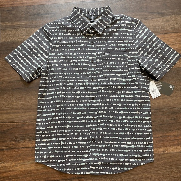 Volcom Short Sleeve Button Down Shirt, NWT - Picture 2 of 5